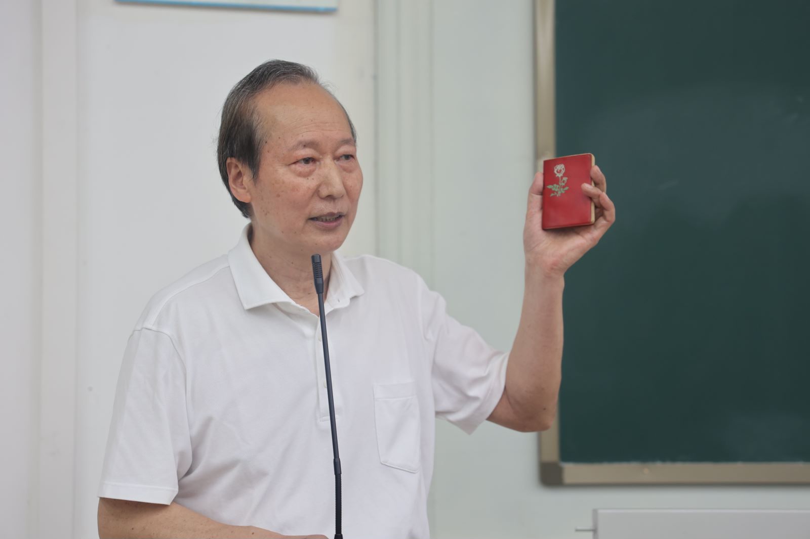 3展示小红本.jpg 3展示小红本.jpg